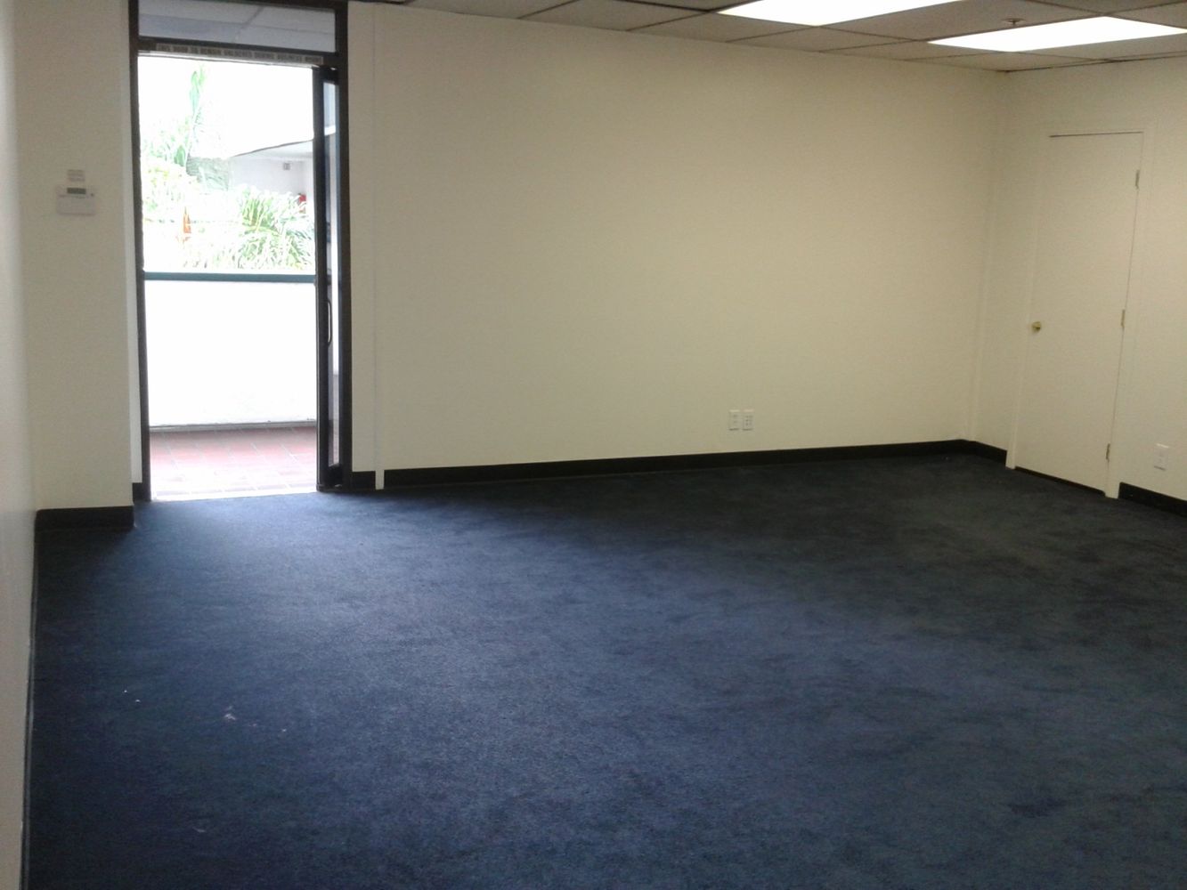 2 LARGE PRIVATE OFFICES, OPEN SPACE, SEVERAL USES !
